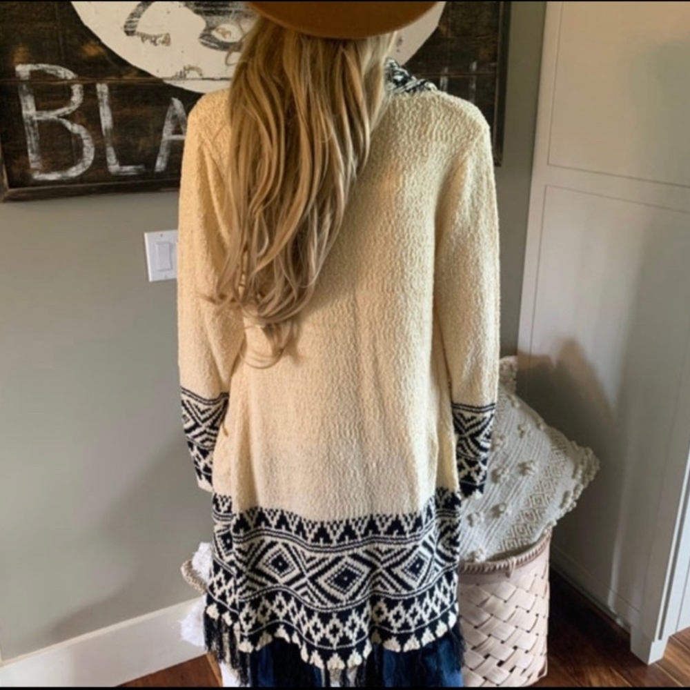 Aztec Pattern Knit Open-Front Fringe Cardigan, Size L - Picture 13 of 15